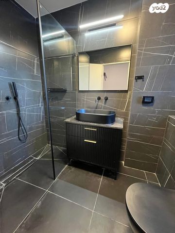 גג/ פנטהאוז, אריק איינשטיין, הרצליה ב', הרצליה