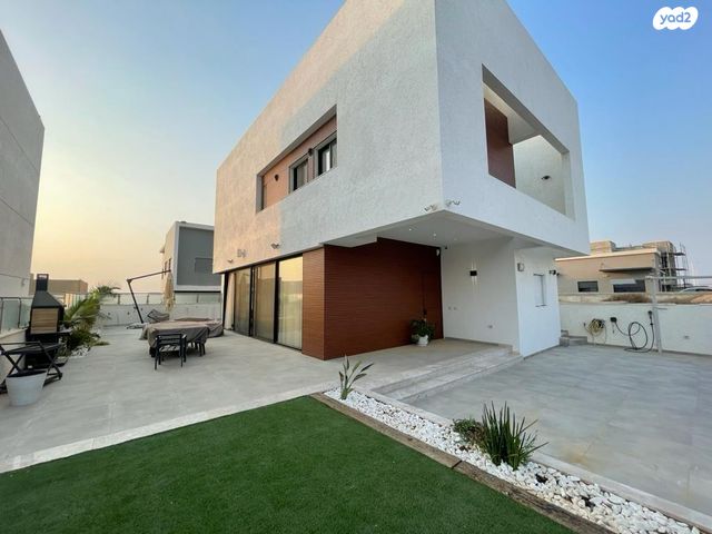 דר' ג'ין קלוס פישמן 