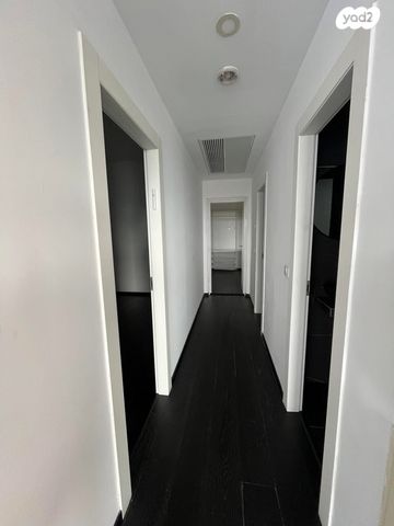 גג/ פנטהאוז, אריק איינשטיין, הרצליה ב', הרצליה