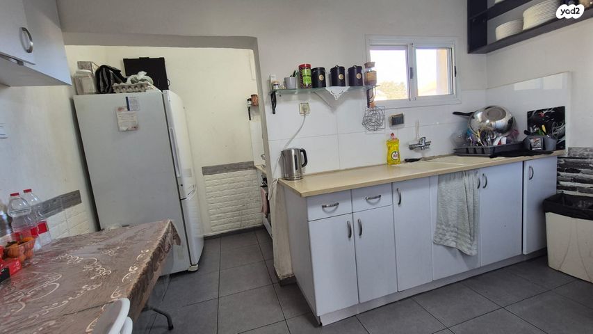 דירה, לוי אשכול, שיכון ד, טבריה