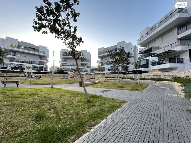 שקמים ואגמים