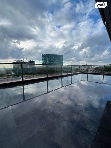 גג/ פנטהאוז, אריק איינשטיין, הרצליה ב', הרצליה