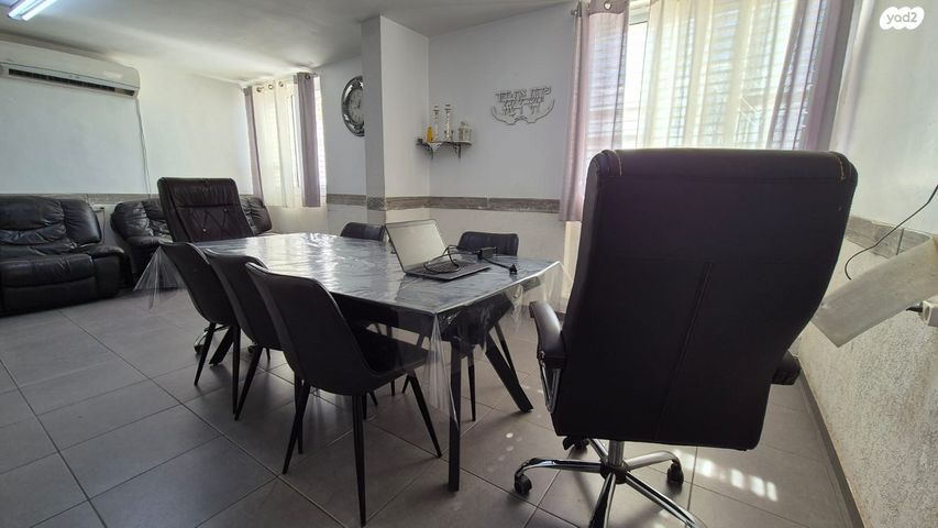 דירה, לוי אשכול, שיכון ד, טבריה