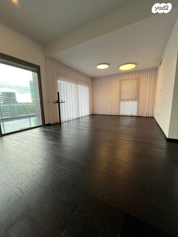 גג/ פנטהאוז, אריק איינשטיין, הרצליה ב', הרצליה