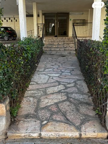 דירה, שדרות בר אילן, דרום מערב ותיק, בת ים