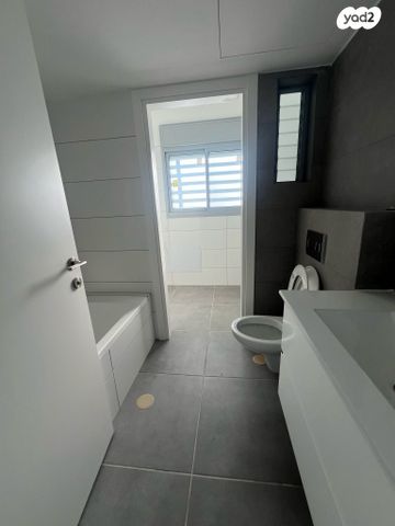 גג/ פנטהאוז, רנ"ס, מוצקין הותיקה, קרית מוצקין