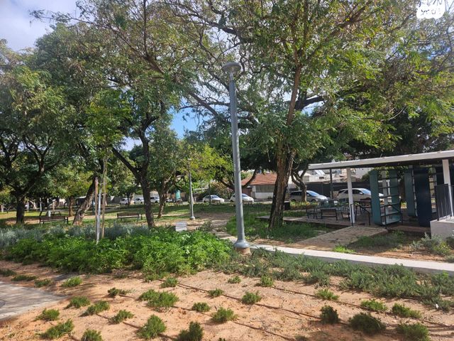 מגרשים, סמטת ניסנוב, הרצליה