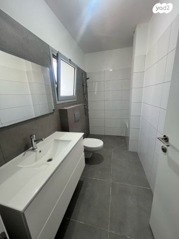 גג/ פנטהאוז, רנ"ס, מוצקין הותיקה, קרית מוצקין