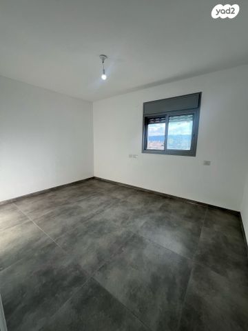 גג/ פנטהאוז, רנ"ס, מוצקין הותיקה, קרית מוצקין