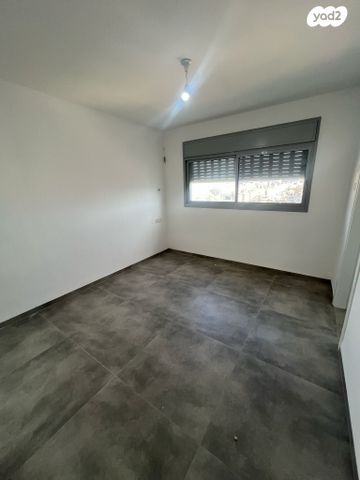 גג/ פנטהאוז, רנ"ס, מוצקין הותיקה, קרית מוצקין