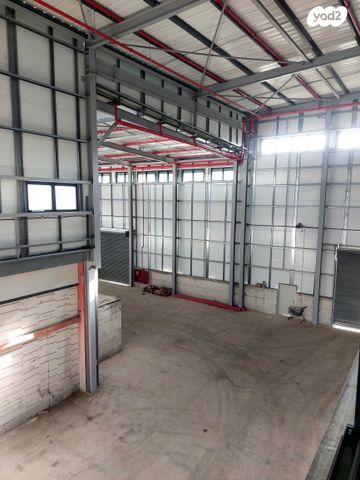 מבני תעשיה, יבנה