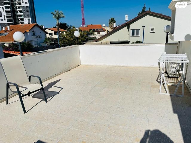 בית פרטי/ קוטג', הר הזיתים 16, נאות שז"ר, יבנה