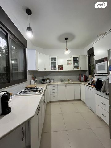 המגדל 2