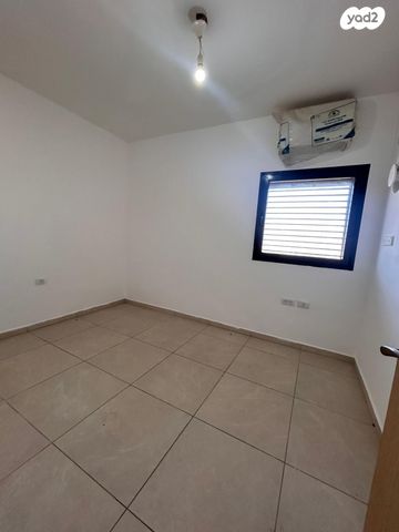 דירה, הרב ניסנבאום 37, אזור תעשיה, בת ים