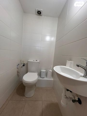 דירה, הרב ניסנבאום 37, אזור תעשיה, בת ים