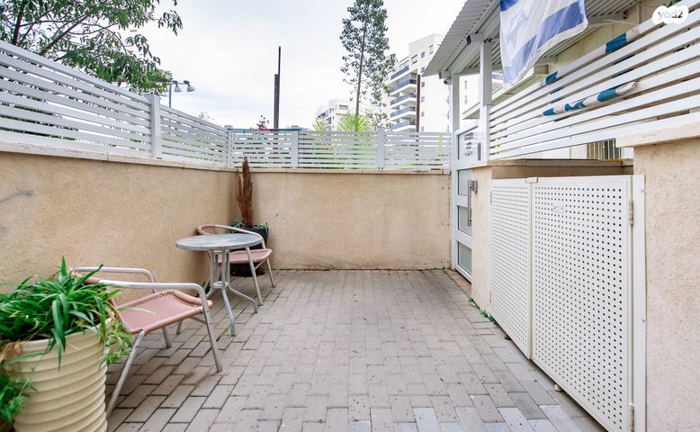 דירת גן, ישראל פולי פוליאקוב, קרית האמנים, מצליח, רמלה