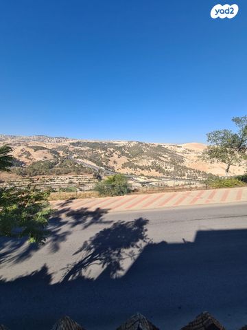 דירת גן, הקרן, כלי שיר, מעלה אדומים