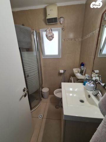 דירת גן, הקרן, כלי שיר, מעלה אדומים