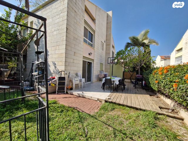 דו משפחתי, שלו 34, יד בנימין, יד בנימין