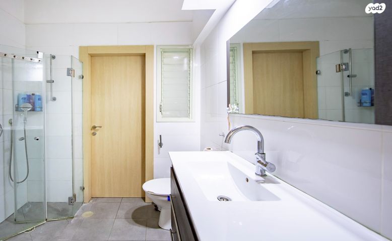 דירת גן, ישראל פולי פוליאקוב, קרית האמנים, מצליח, רמלה