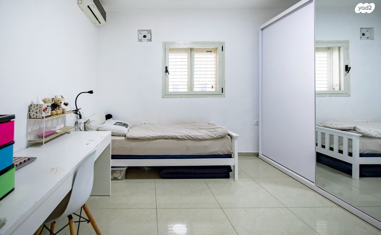 דירת גן, ישראל פולי פוליאקוב, קרית האמנים, מצליח, רמלה