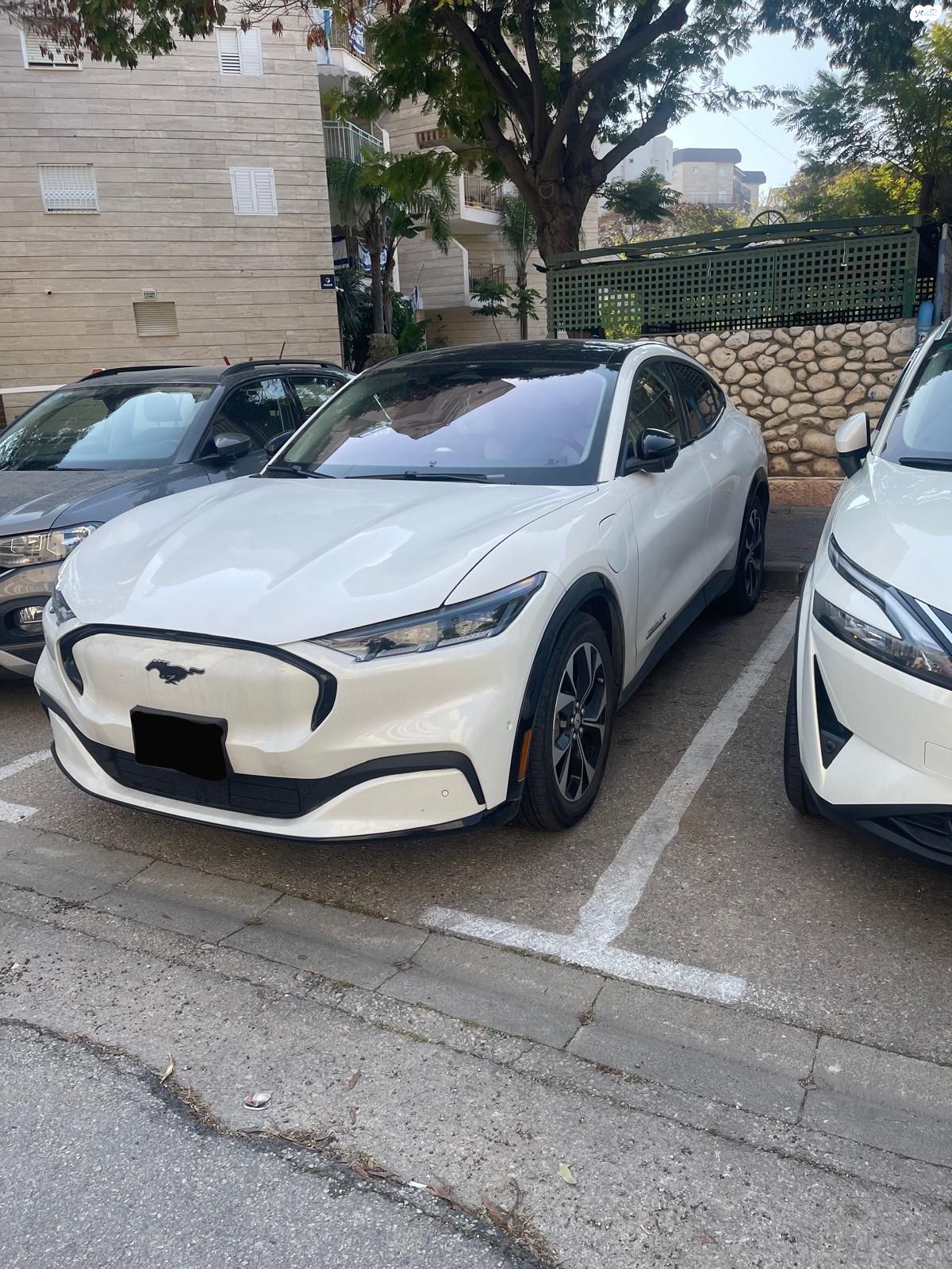 מודעת רכב פורד מוסטנג Mach-E
