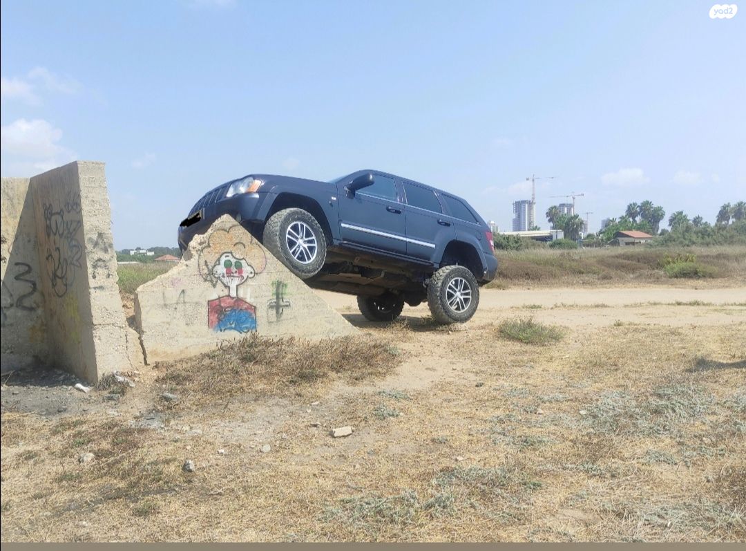 מודעת רכב ג'יפ גרנד צ'ירוקי