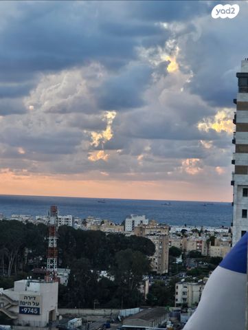 עפרה חזה 16