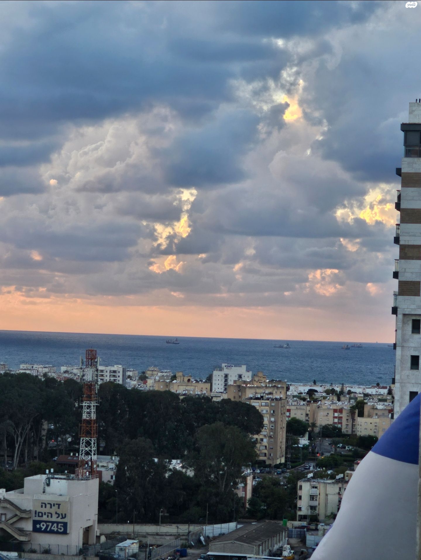 עפרה חזה 16