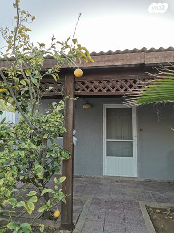 בית פרטי/ קוטג', אנדה עמיר פינקרפלד 25, נווה מנחם, באר שבע