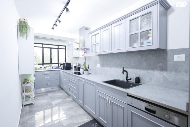 דירת גן, מודיעין מכבים רעות