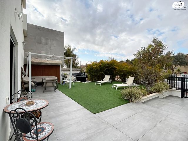 בית פרטי/ קוטג', ציפורן, עומר