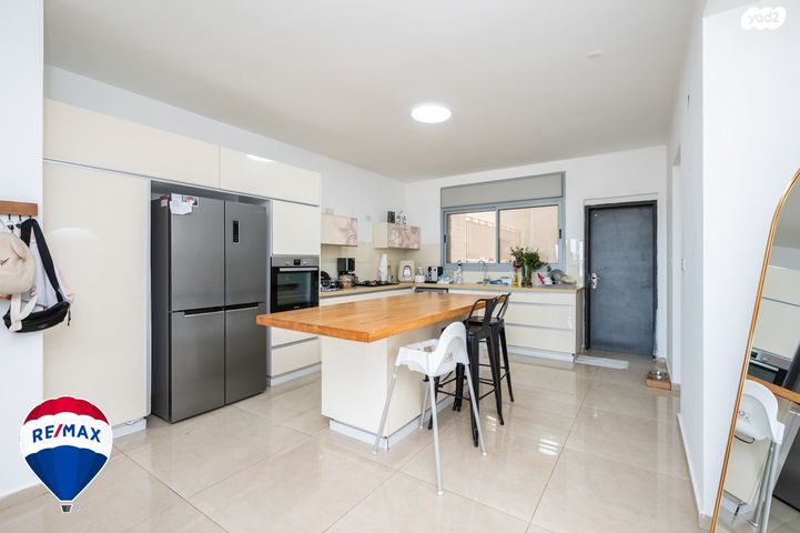 דירת גן, גבעת עדן, זכרון יעקב