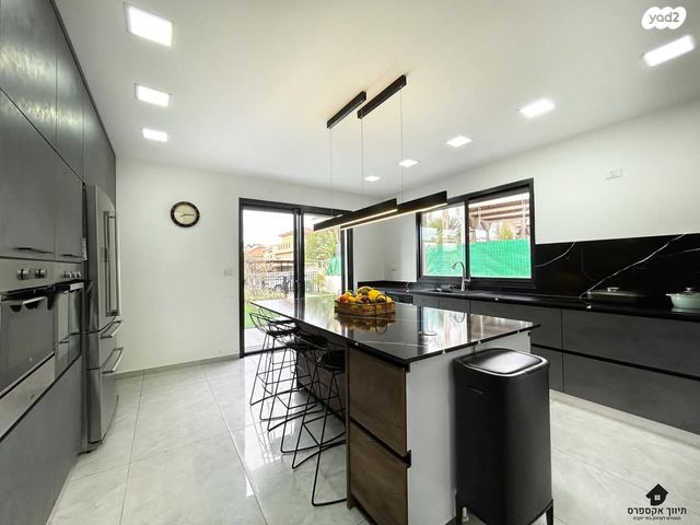 בית פרטי/ קוטג', ציפורן, עומר