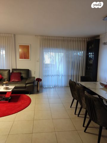 דירת גן, דוד ניב, פסגת זאב, ירושלים