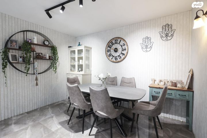 דירת גן, מודיעין מכבים רעות