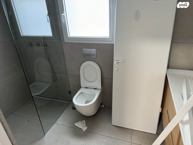 משק עזר, בית יצחק שער חפר