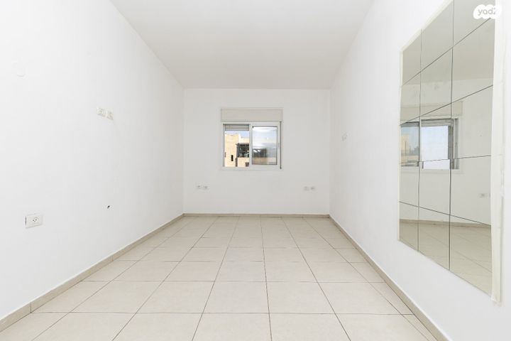 דירה, אליהו קורן, חומת שמואל, הר חומה, ירושלים