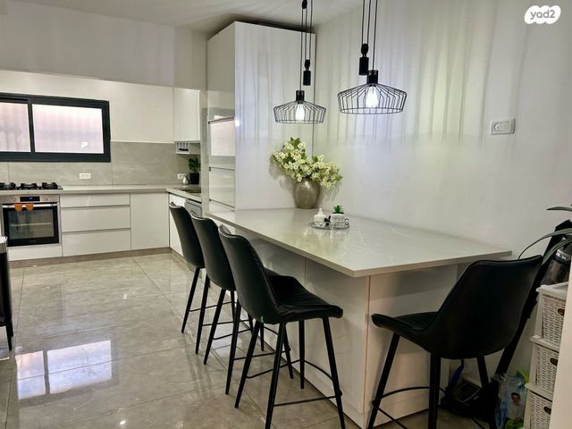 דירת גן, התאנה, המכבים, גבעת זאב