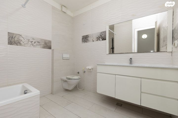 דירה, אליהו קורן, חומת שמואל, הר חומה, ירושלים