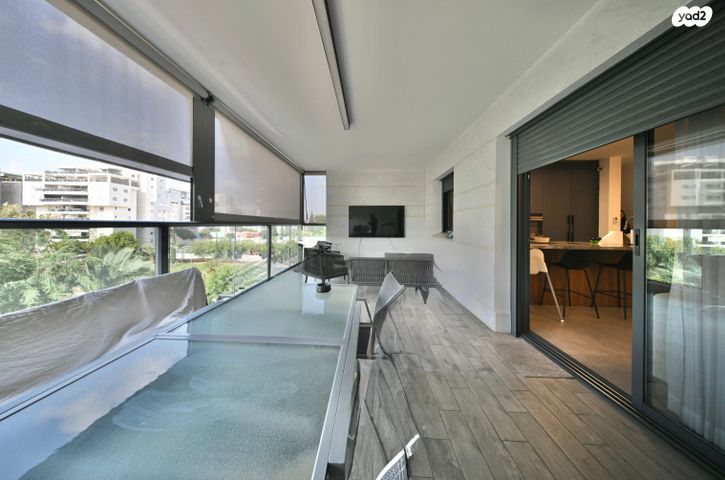 דירה, מיכאל סיטרמן, נחלת יהודה, ראשון לציון