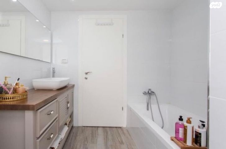 דירה, נעמי שמר, גלי ים, קרית ים