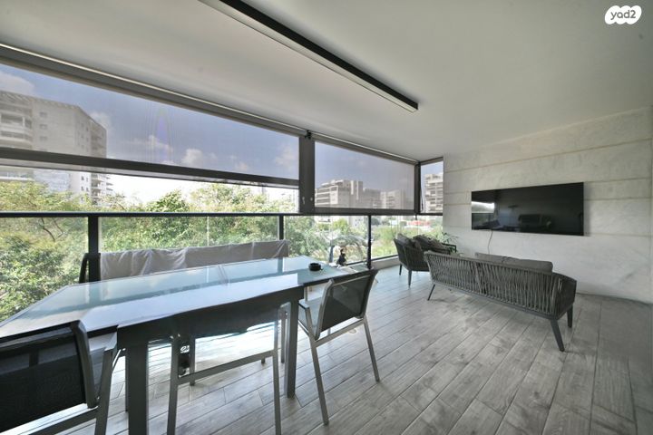 דירה, מיכאל סיטרמן, נחלת יהודה, ראשון לציון