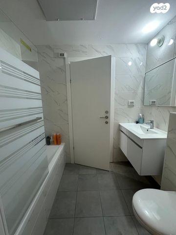 דירה, חיים לבב, יצחק שמיר, נהריה