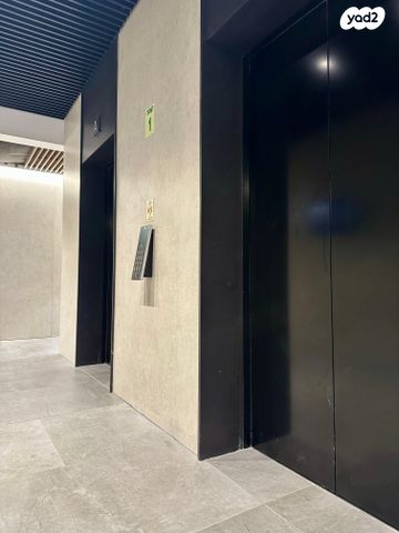 משרדים, דרך הנפת הדגל, נס ציונה