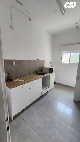 בניין משרדים, חורב, אחוזה, חיפה