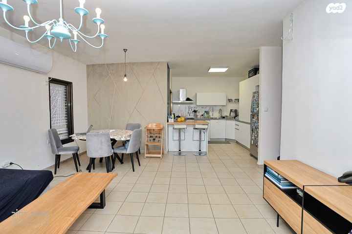 דירה, השניים, גבעתיים