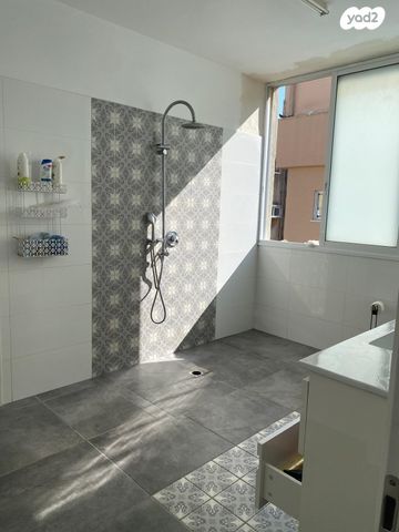 טריפלקס, דוגית, דרום מערב ותיק, בת ים