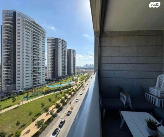 דירה, אהוד מנור, נאות אפק, אפקה, קרית ביאליק