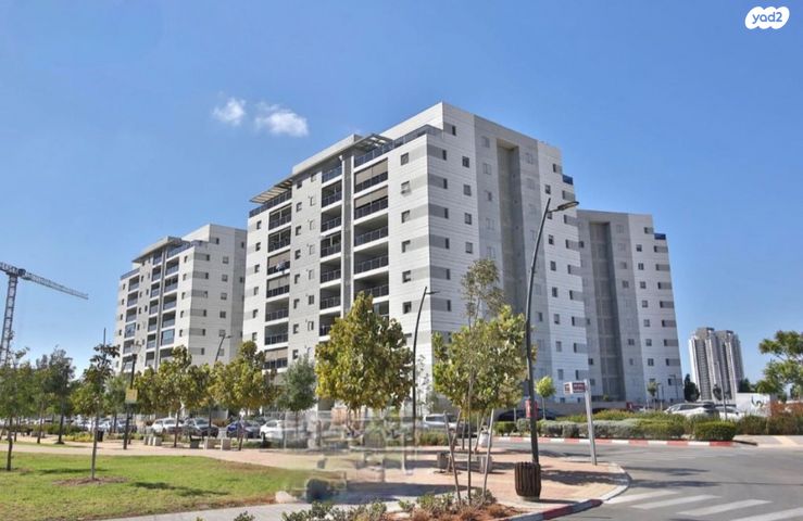 דירה, אהוד מנור, נאות אפק, אפקה, קרית ביאליק